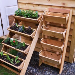 05-ladder-looking-cedar-wood-planter-will-save-a-lot-of-space